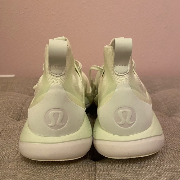 Lululemon Chargefeel Mid Shoes - Picture 7 of 9